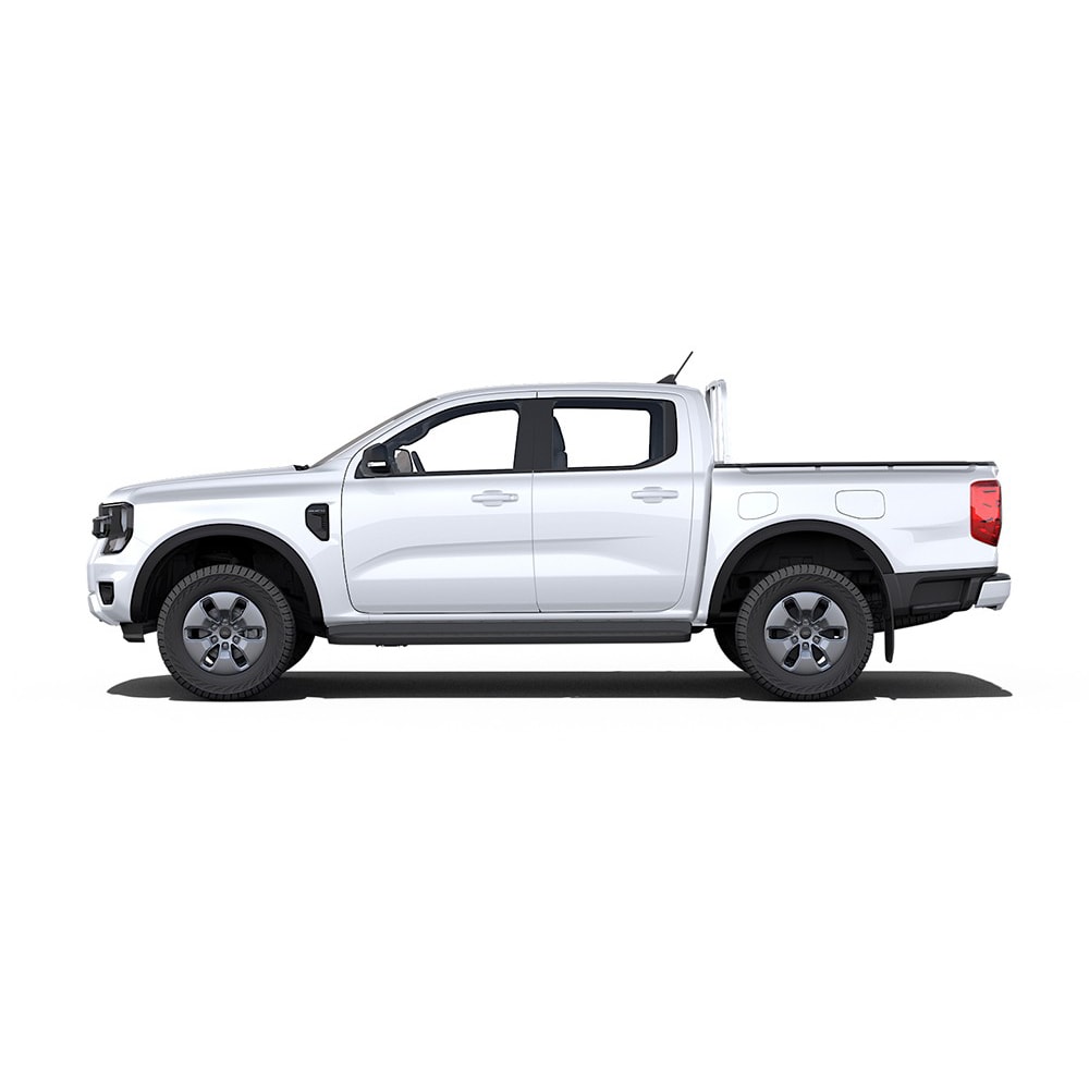 Zijaanzicht van een witte Ford Ranger double cab pick-up.