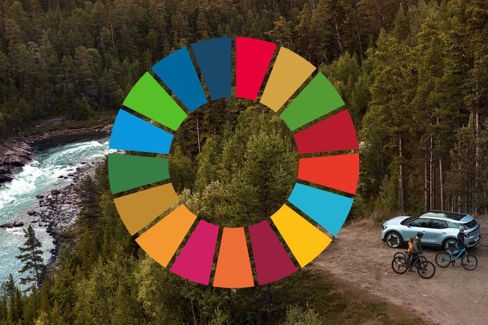 Un Ford Explorer stationné dans un cadre naturel magnifique, avec le logo des Objectifs de développement durable des Nations Unies en superposition.