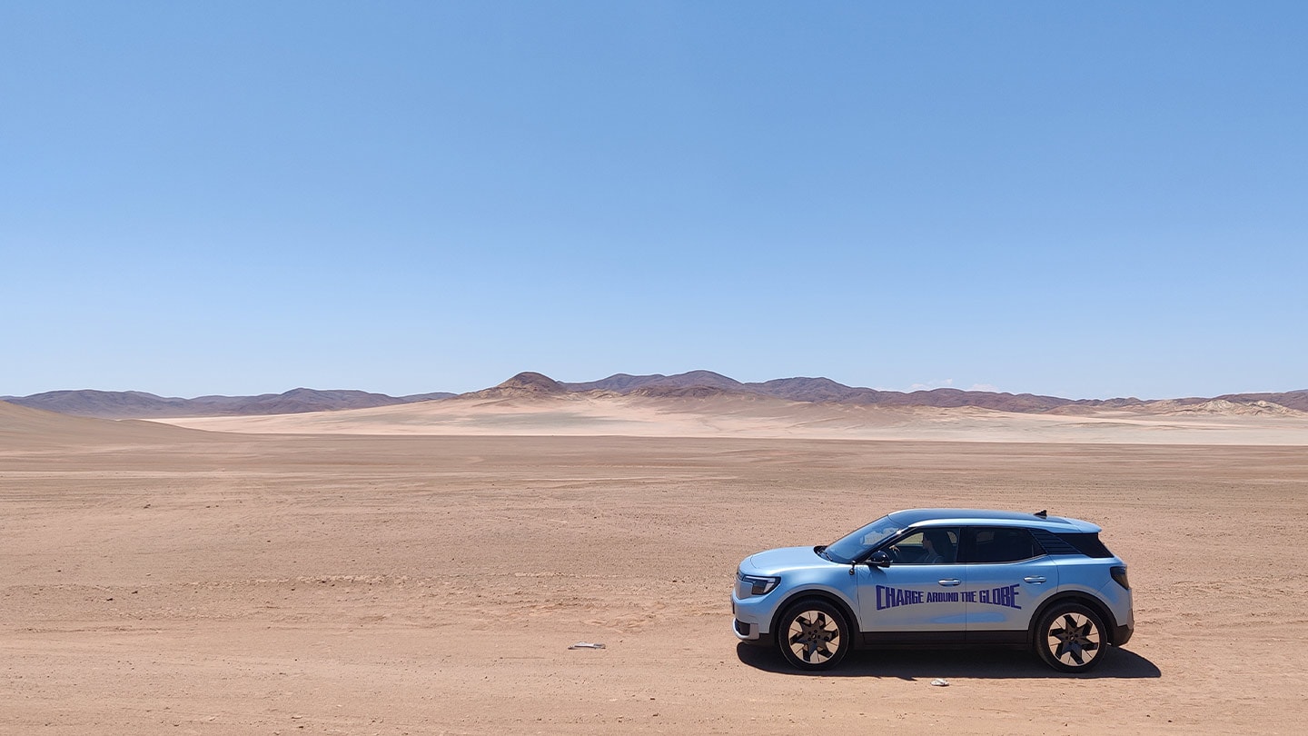 L'aventurière Lexie Alford avec le Ford Explorer électrique.