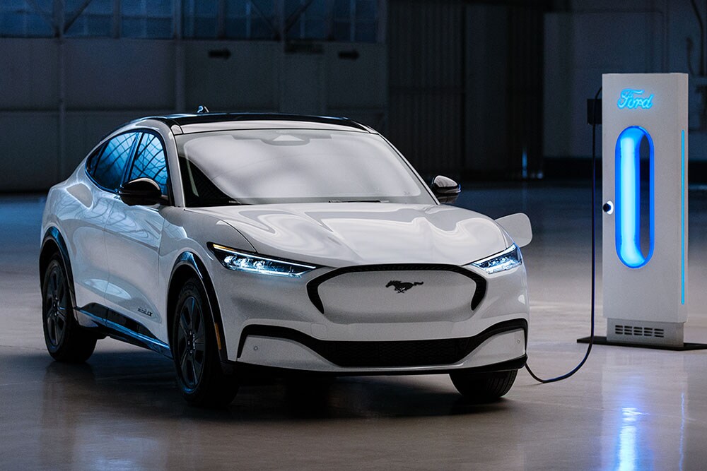 Une Ford Mustang Mach-E en cours de recharge