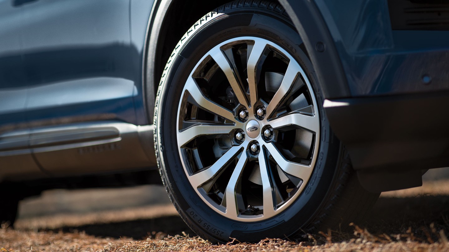 Ford Explorer detail of an alloy wheel and a tyre