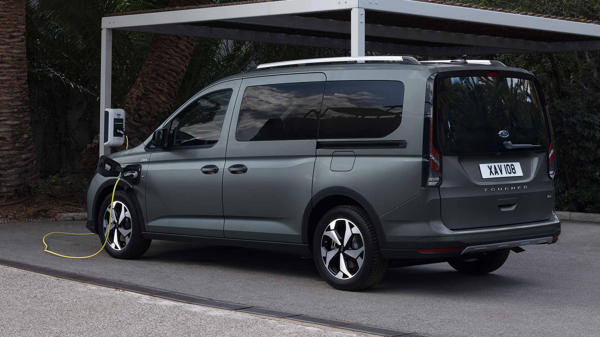 Vue arrière du Ford Tourneo Connect PHEV
