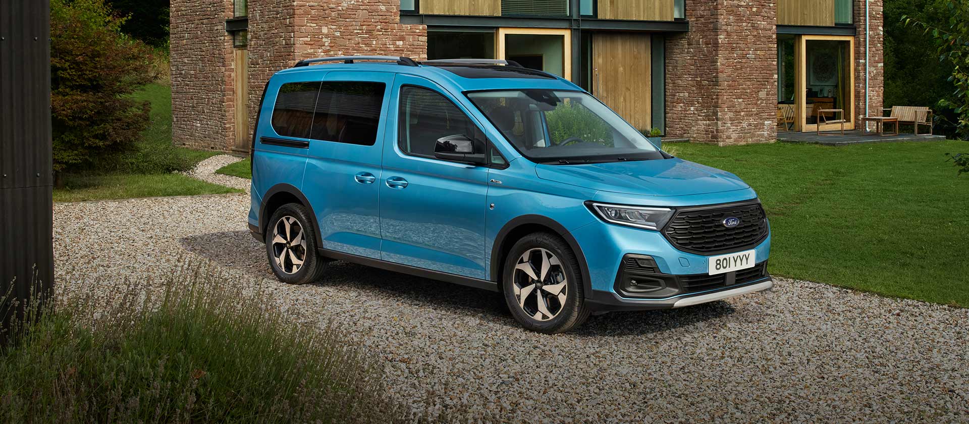 Ford Tourneo Connect Active, vue avant trois quarts.