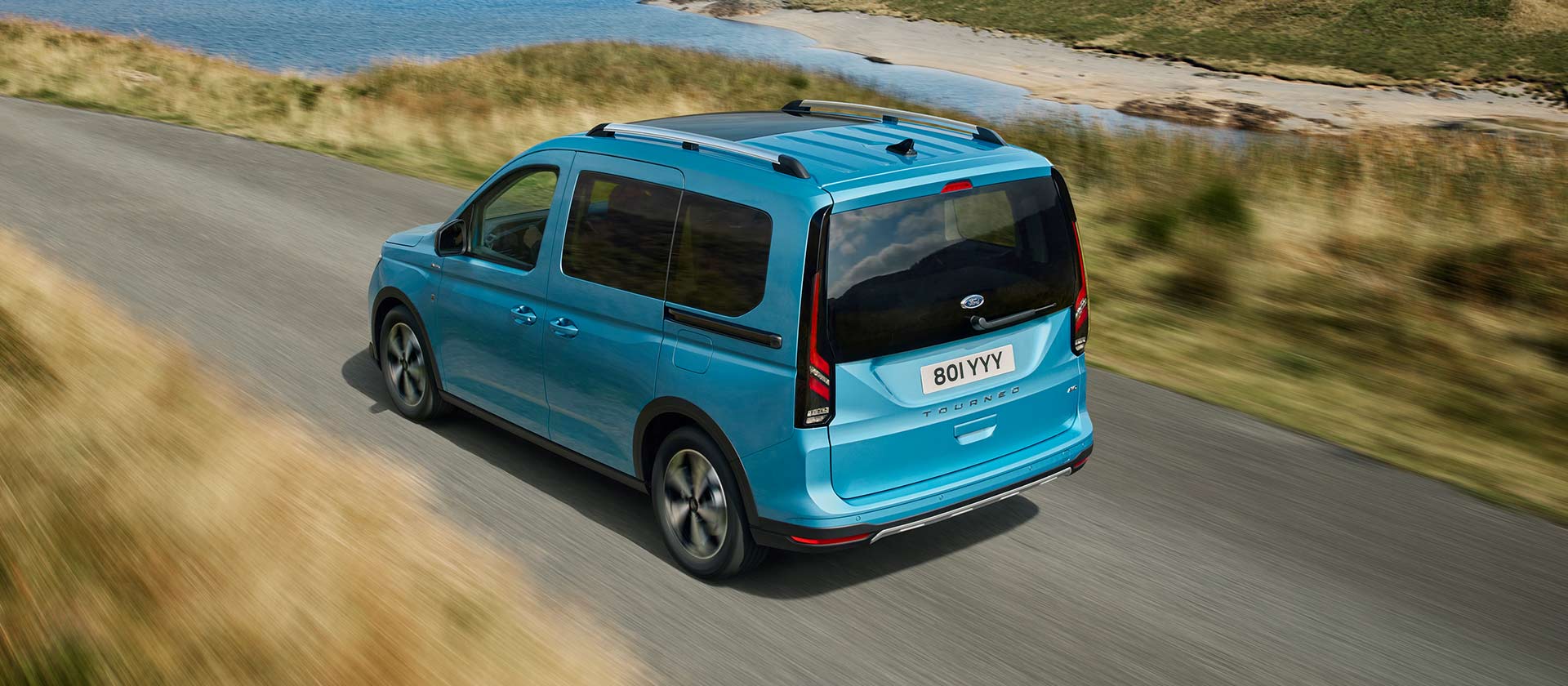 Ford Tourneo Connect : vue trois quarts arrière