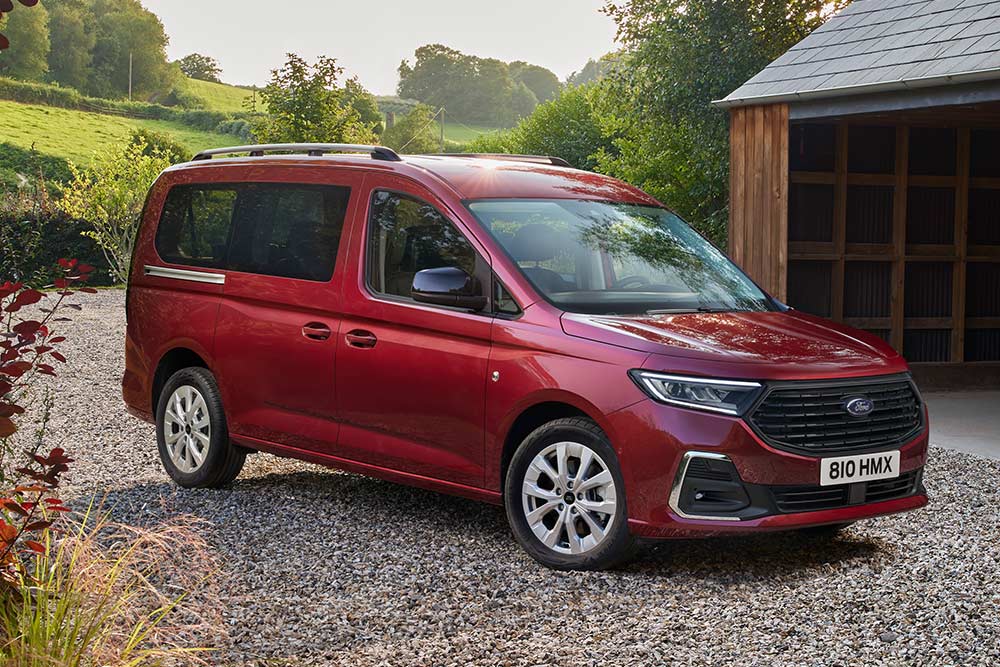 Ford Tourneo Connect : vue trois quarts avant