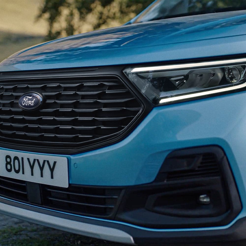 Ford Tourneo Connect avec phares LED dynamiques.