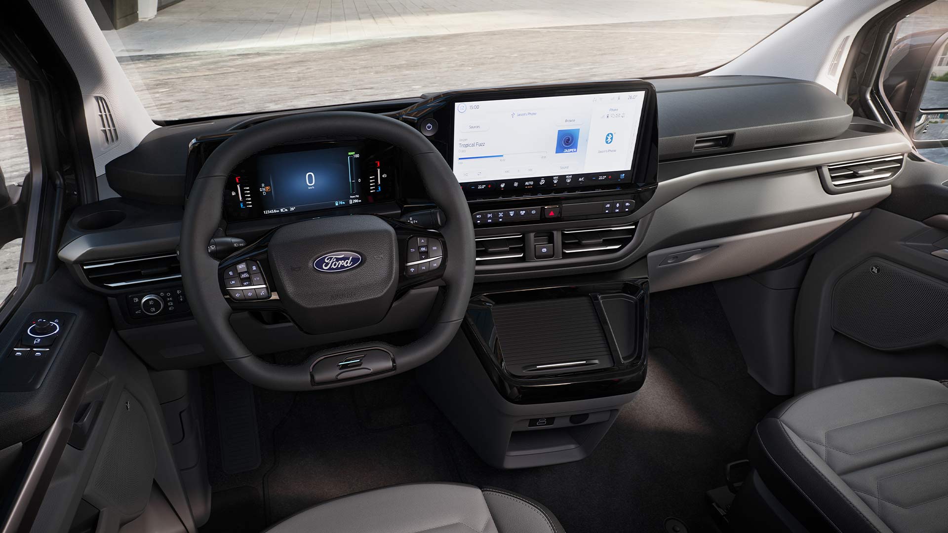 Le tableau de bord intérieur et le volant du Ford Tourneo Custom.
