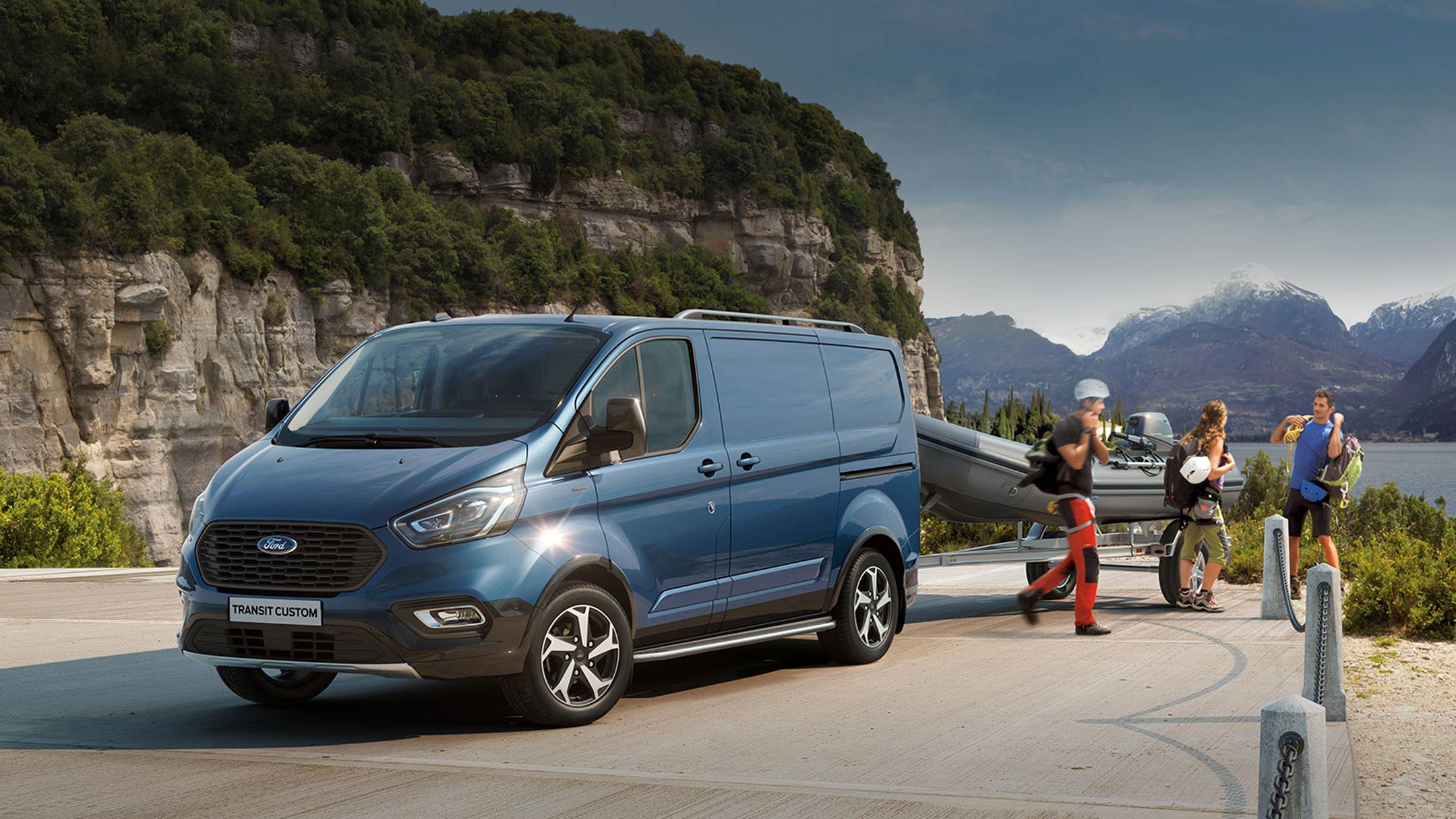 Ford Transit Custom Active with group of people