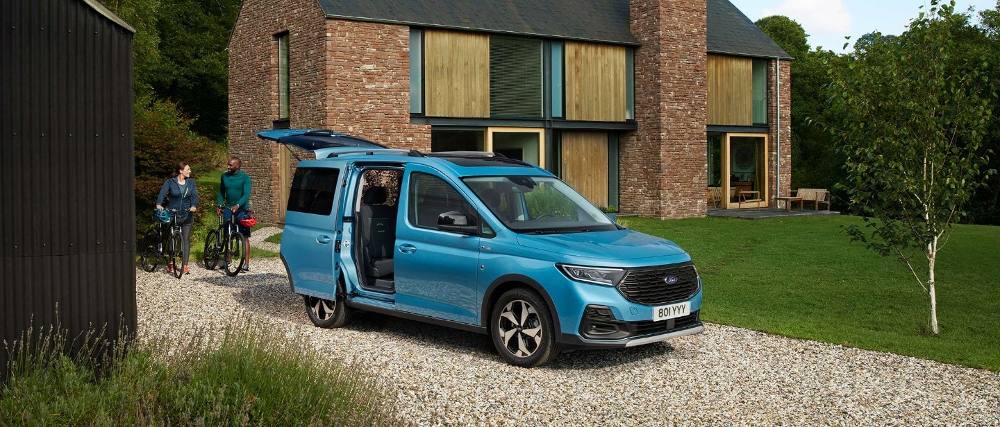 Ford Tourneo Connect Active front three quarter view 