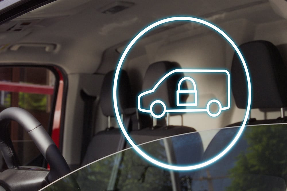 Icône de fourgon verrouillé affichée sur le pare-brise d’un Ford E-Transit Custom.
