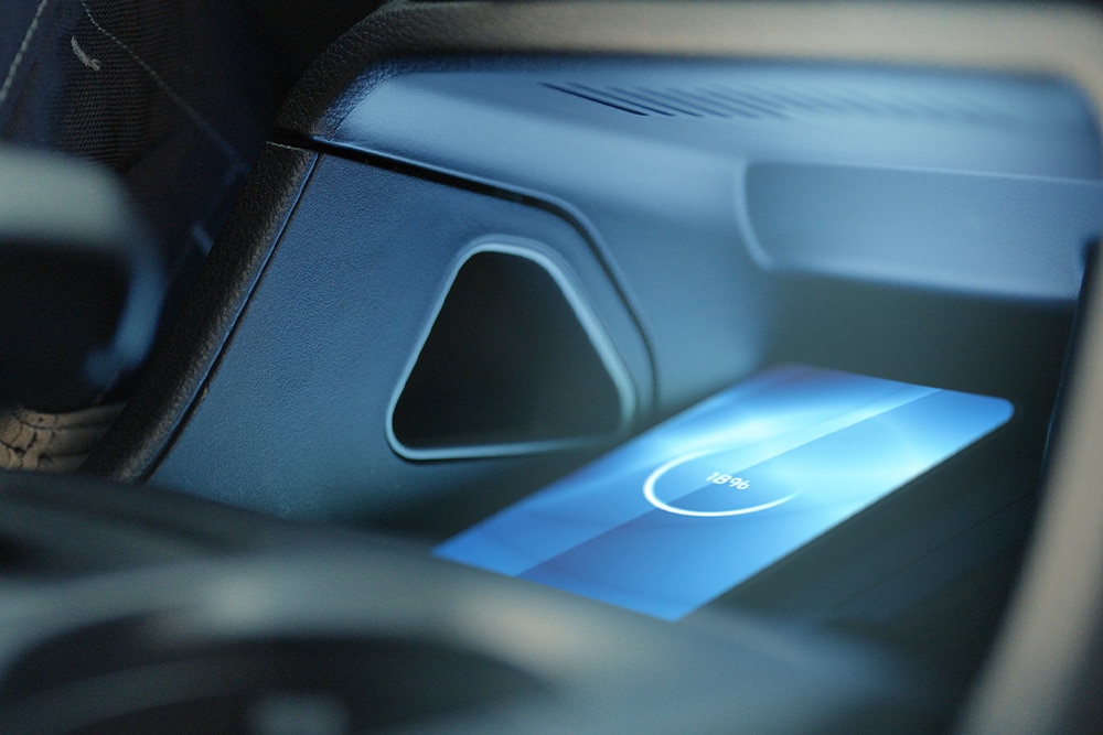 Téléphone en charge sans fil dans le Ford Ranger Raptor.