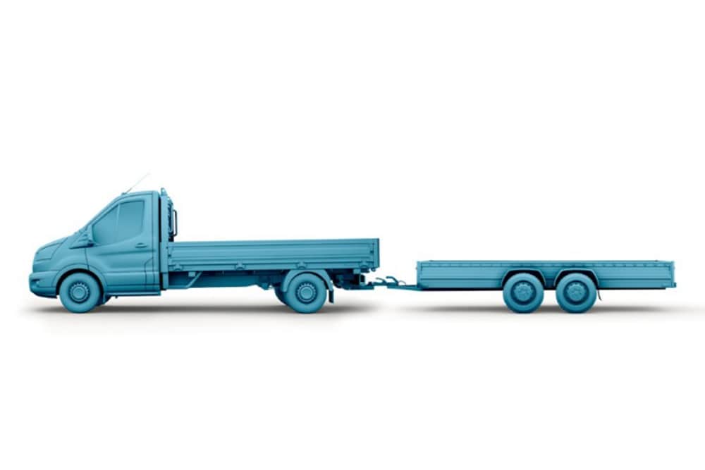Croquis bleu d’un Ford Transit châssis-cabine attelé à une remorque. 