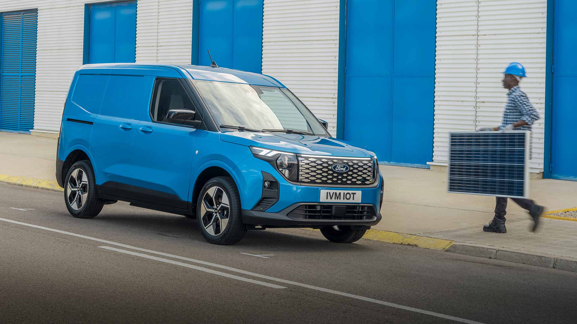 Ford E-Transit Courier Avant Droit 3/4 Vue Bleu