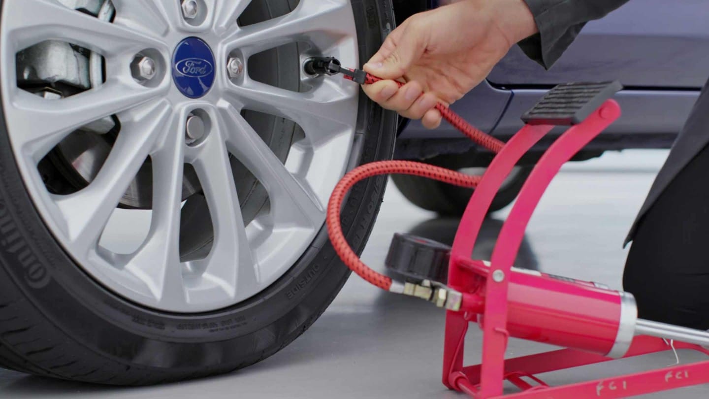 Comment ajuster la pression de vos pneus ? Ford BE